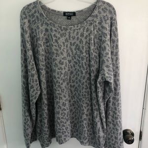 Long sleeved leopard blouse never worn